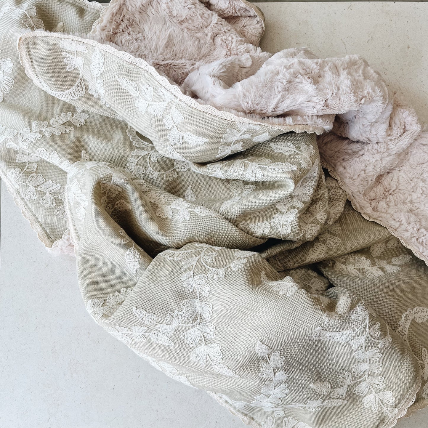 Couverture minky dentelle Casablanca