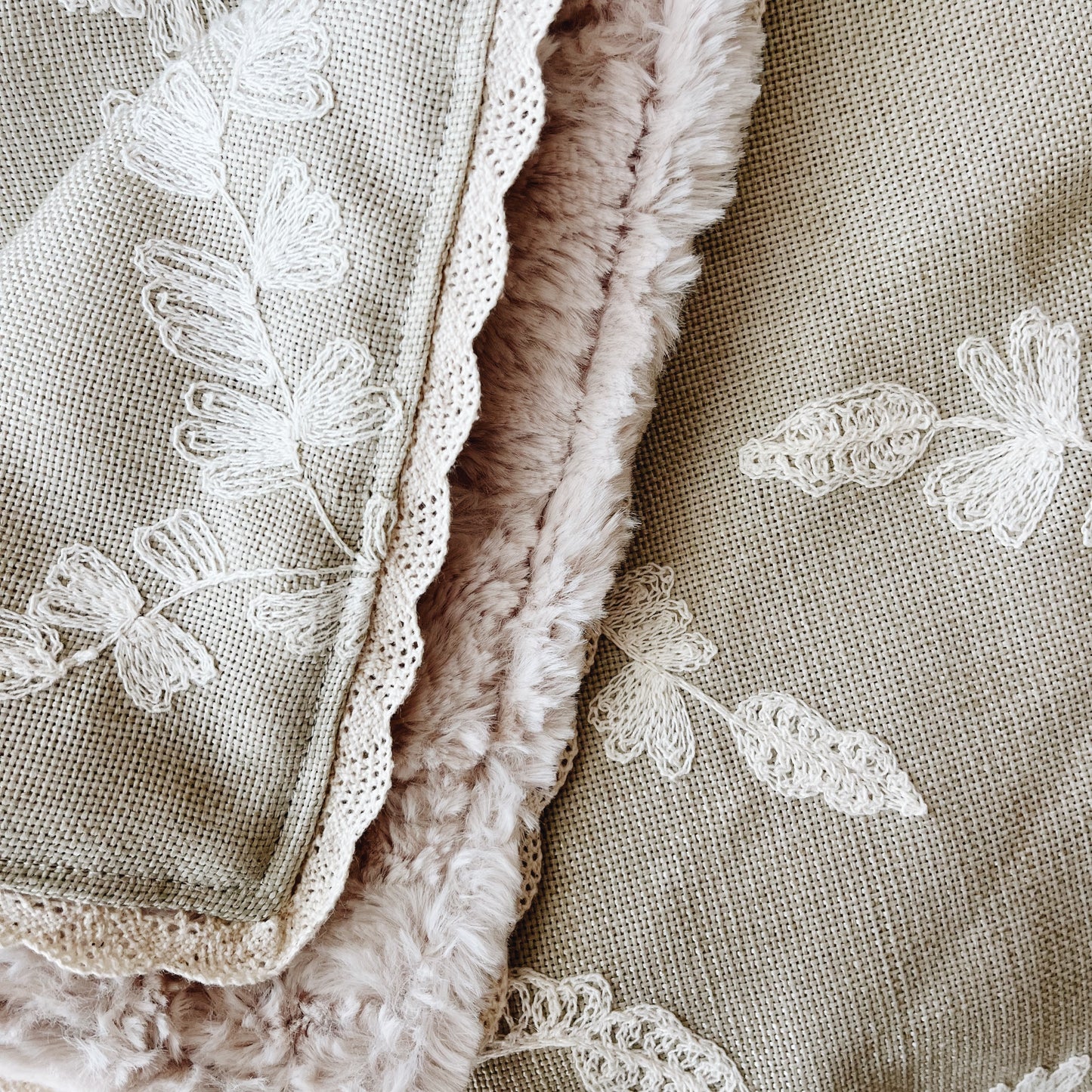 Couverture minky dentelle Casablanca