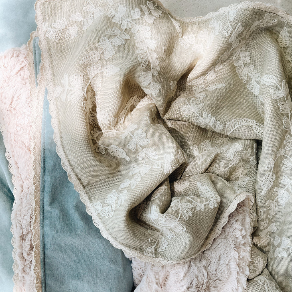 Couverture velours dentelle Athènes
